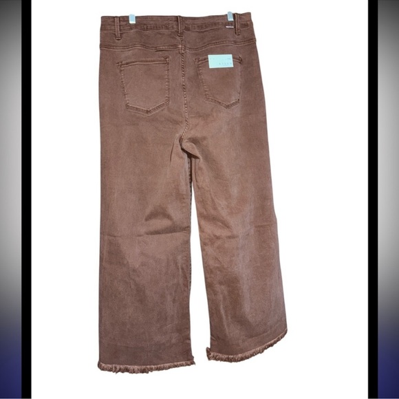 Risen Espresso Wide Leg Tummy
Control Jeans new with tags - Picture 4 of 10